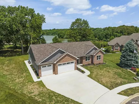 1621 Grandlake Ct, Pekin, IL 61554