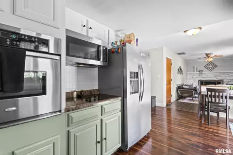 Kitchen - 29 Birch Dr, Chatham, IL 62629 photo 1 of 3