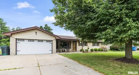 29 Birch Dr, Chatham, IL 62629