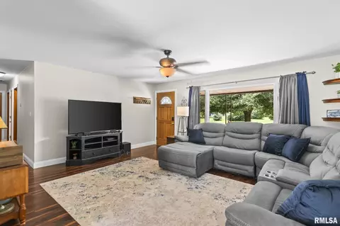 Living - 29 Birch Dr, Chatham, IL 62629 photo 1 of 5