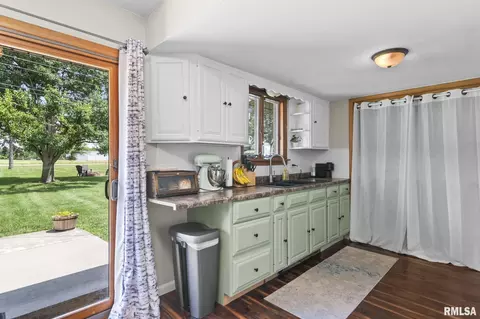 Kitchen - 29 Birch Dr, Chatham, IL 62629 photo 3 of 3