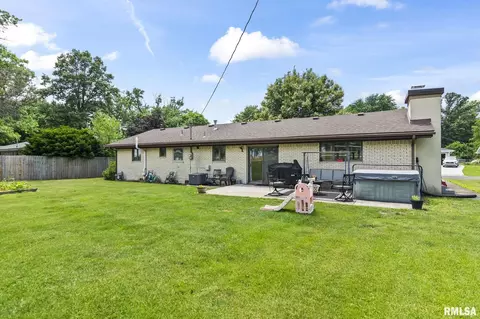 Exterior - 29 Birch Dr, Chatham, IL 62629 photo 5 of 11