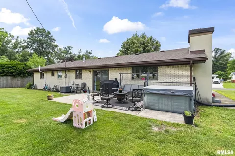 Exterior - 29 Birch Dr, Chatham, IL 62629 photo 9 of 11