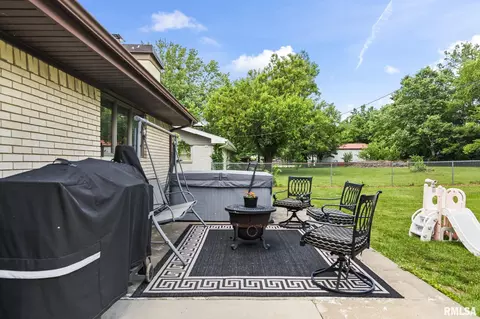 Exterior - 29 Birch Dr, Chatham, IL 62629 photo 7 of 11