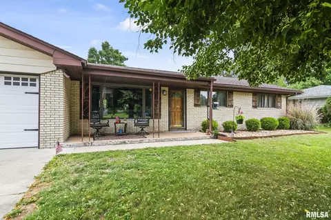 Exterior - 29 Birch Dr, Chatham, IL 62629 photo 2 of 11