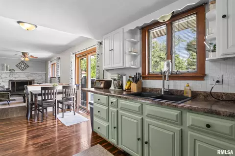 Kitchen - 29 Birch Dr, Chatham, IL 62629 photo 2 of 3