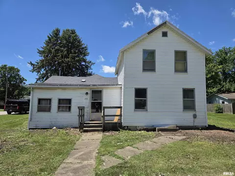 201 N Depot St, Altona, IL 61414