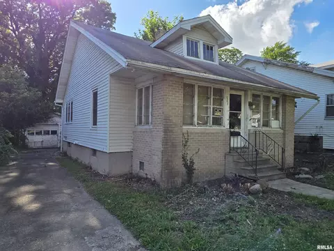 567 S Haworth Ave, Decatur, IL 62522