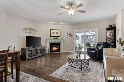 Living - 3208 Telford Dr, Springfield, IL 62711 photo 2 of 2