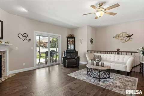 Living - 3208 Telford Dr, Springfield, IL 62711 photo 1 of 2