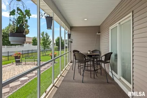 Exterior - 3208 Telford Dr, Springfield, IL 62711 photo 4 of 9