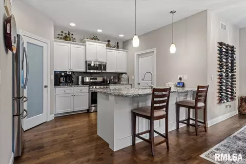 Kitchen - 3208 Telford Dr, Springfield, IL 62711 photo 2 of 3