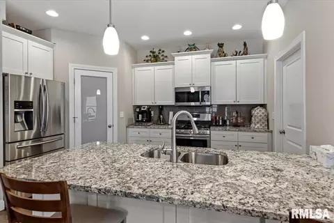 Kitchen - 3208 Telford Dr, Springfield, IL 62711 photo 1 of 3
