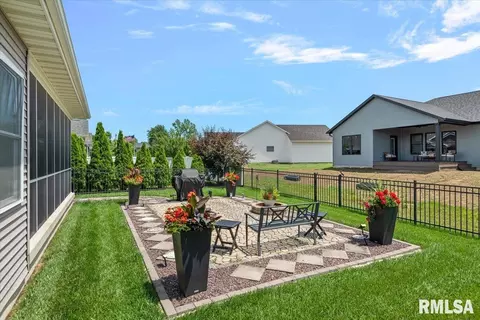 Exterior - 3208 Telford Dr, Springfield, IL 62711 photo 9 of 9