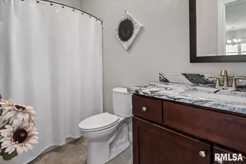 Bath - 3208 Telford Dr, Springfield, IL 62711 photo 2 of 3