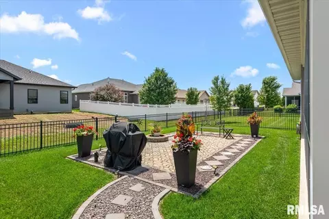 Exterior - 3208 Telford Dr, Springfield, IL 62711 photo 5 of 9