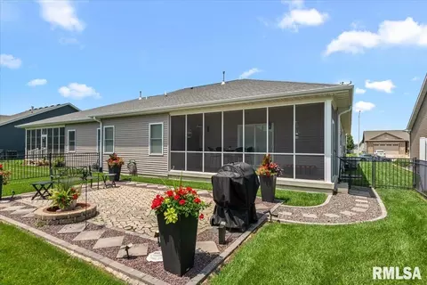 Exterior - 3208 Telford Dr, Springfield, IL 62711 photo 6 of 9