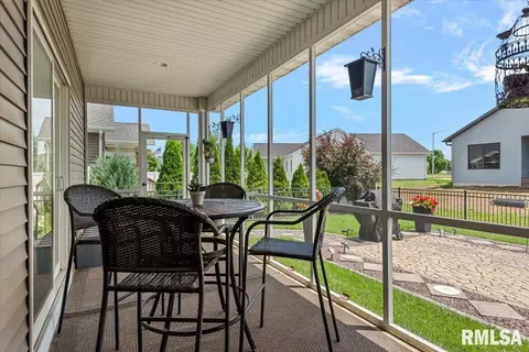 Exterior - 3208 Telford Dr, Springfield, IL 62711 photo 3 of 9
