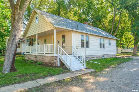 1122 Mechanic St, Pekin, IL 61554