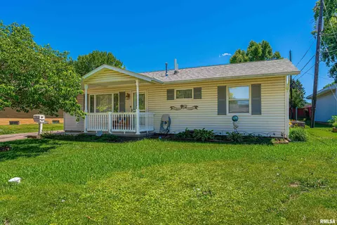 627 21st St, Lincoln, IL 62656