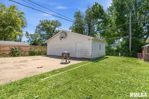 Exterior - 1757 Fairmont Dr, Springfield, IL 62702 photo 2 of 4
