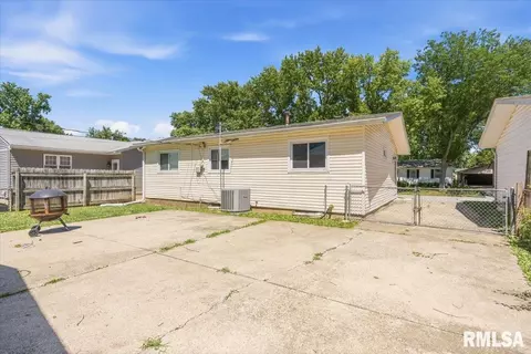 Exterior - 1757 Fairmont Dr, Springfield, IL 62702 photo 4 of 4