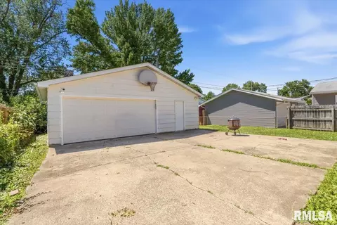 Exterior - 1757 Fairmont Dr, Springfield, IL 62702 photo 1 of 4