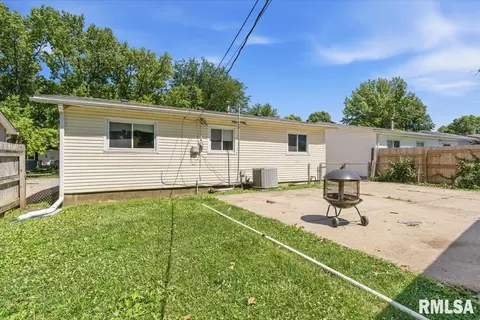 Exterior - 1757 Fairmont Dr, Springfield, IL 62702 photo 3 of 4