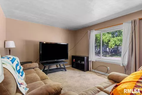 Living - 1757 Fairmont Dr, Springfield, IL 62702 photo 1 of 1