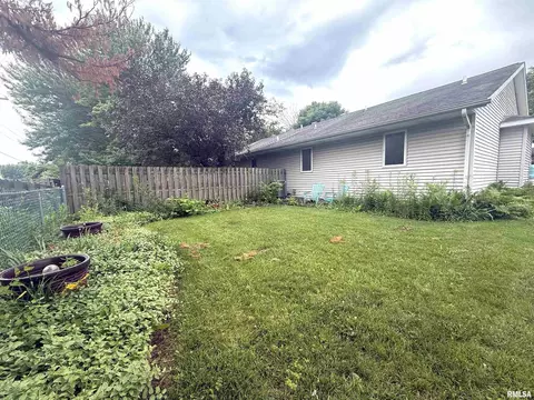 Exterior - 5248 Carlton St, Springfield, IL 62703 photo 4 of 5