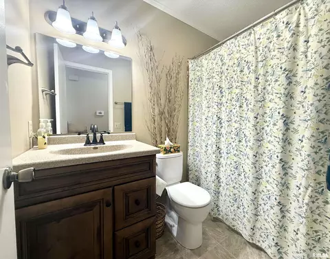Bath - 5248 Carlton St, Springfield, IL 62703 photo 1 of 2