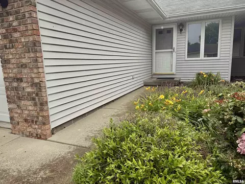 Exterior - 5248 Carlton St, Springfield, IL 62703 photo 2 of 5