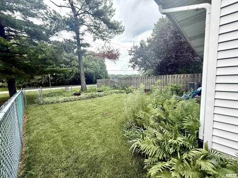 Exterior - 5248 Carlton St, Springfield, IL 62703 photo 3 of 5