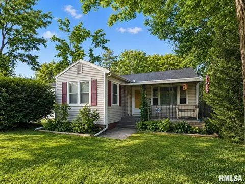 202 S Wood St, Athens, IL 62613