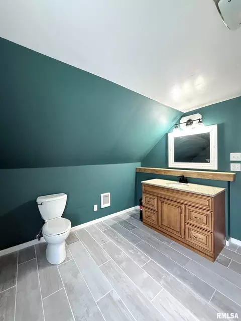 Bath - 109 E West St, Oneida, IL 61467 photo 4 of 5