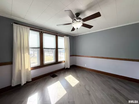 Living - 109 E West St, Oneida, IL 61467 photo 11 of 12