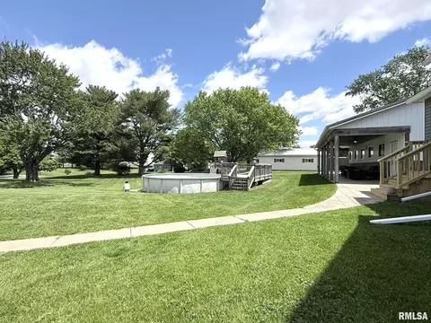 Exterior - 109 E West St, Oneida, IL 61467 photo 4 of 8