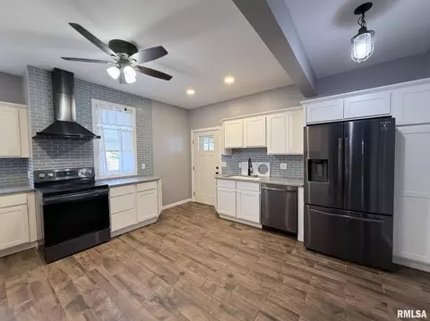 Kitchen - 109 E West St, Oneida, IL 61467 photo 2 of 3