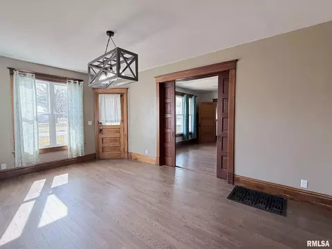 Living - 109 E West St, Oneida, IL 61467 photo 8 of 12