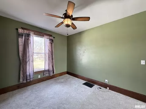 Bedroom - 109 E West St, Oneida, IL 61467 photo 5 of 14