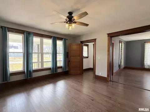 Living - 109 E West St, Oneida, IL 61467 photo 6 of 12