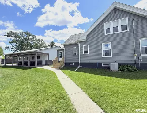 Exterior - 109 E West St, Oneida, IL 61467 photo 2 of 8