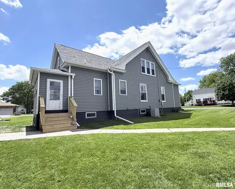 Exterior - 109 E West St, Oneida, IL 61467 photo 1 of 8