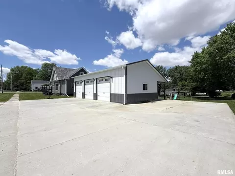 Exterior - 109 E West St, Oneida, IL 61467 photo 8 of 8