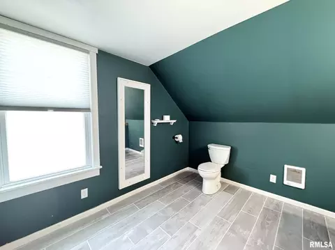 Bath - 109 E West St, Oneida, IL 61467 photo 3 of 5