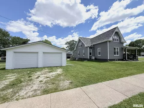Exterior - 109 E West St, Oneida, IL 61467 photo 3 of 8