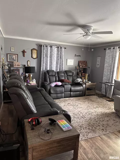 Living - 2309 Griffiths Ave, Springfield, IL 62702 photo 2 of 2