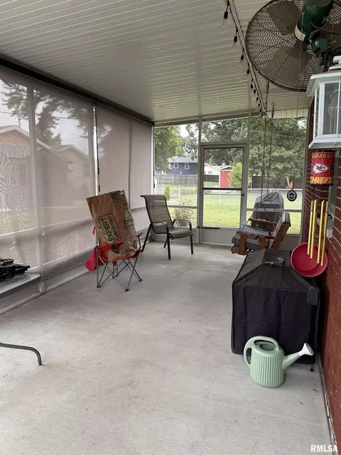 Exterior - 2309 Griffiths Ave, Springfield, IL 62702 photo 3 of 4