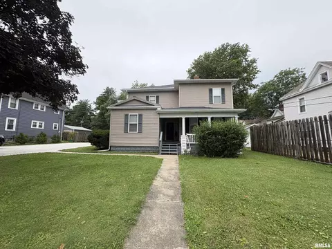 301-303 N Diamond St, Jacksonville, IL 62650