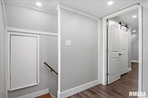 Entry Way - 3516 Sherman St, Springfield, IL 62703 photo 2 of 4